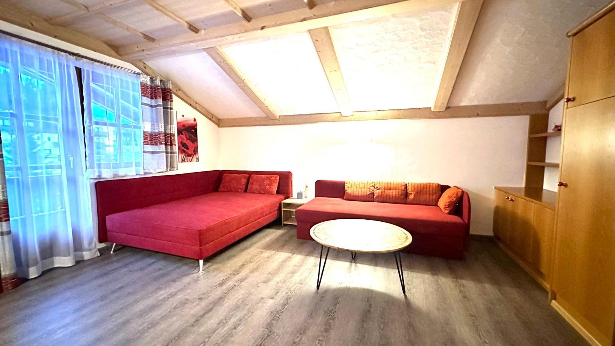Living Apartment *
